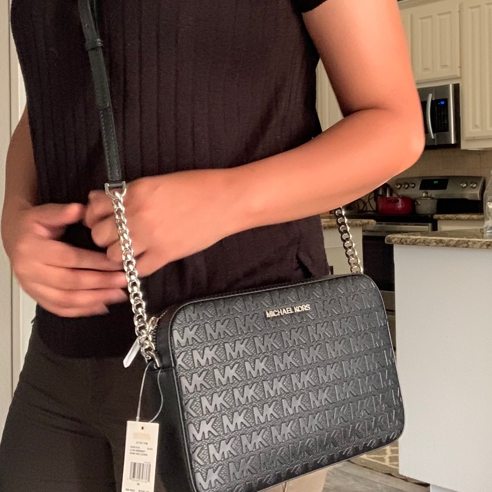 New Mk Jet set EW large Crossbody 🖤 - Picture 2 of 10